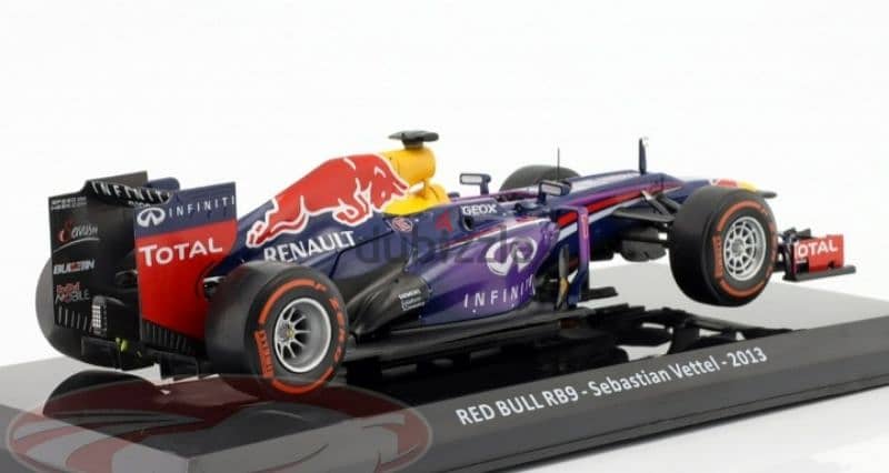 Redbull RB9 (S. Vettel 2013) diecast car model 1;24. 3