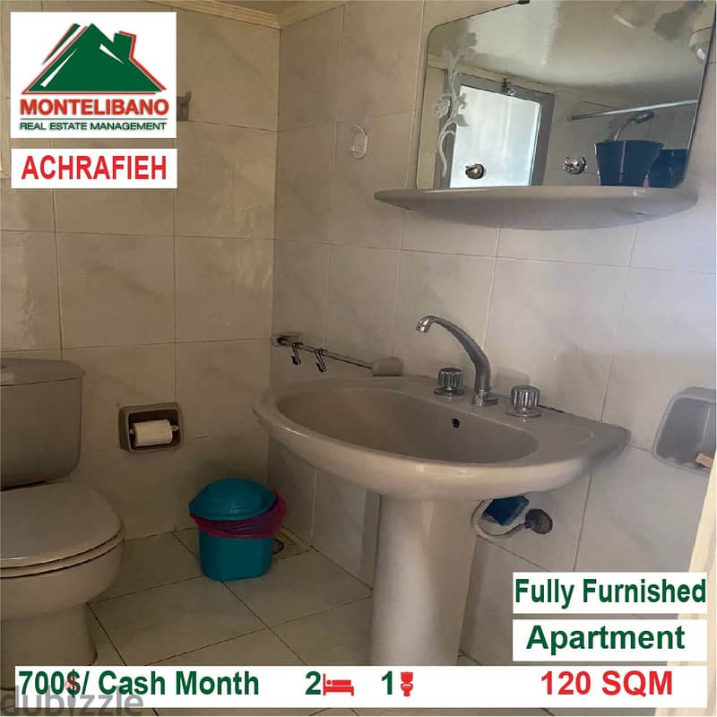 700$/Cash Month!! Apartment for rent in Achrafieh!! 4