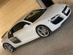 Audi R8 , very clean
