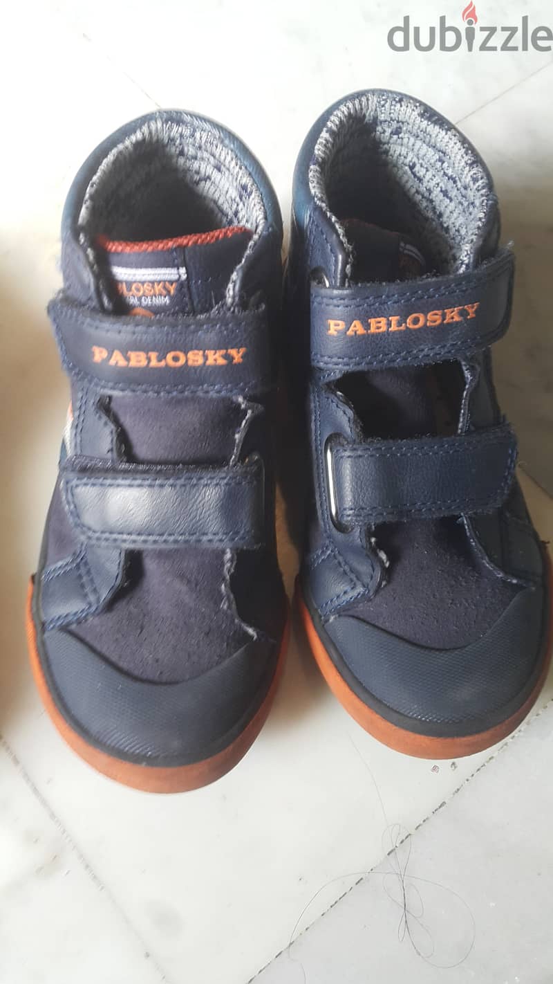 2 shoes (geox and pablosky) for 10 dollars. Boy size 29 2