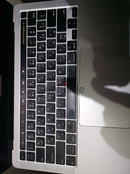 MacBook pro M1 late 2020 (not refurbished) 8gb ram 256gb 6