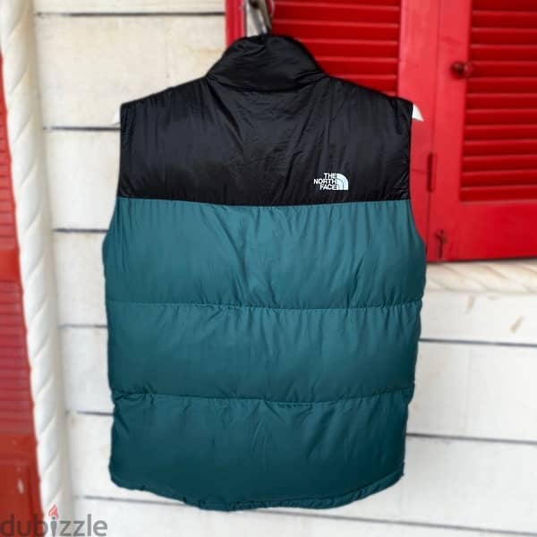 THE NORTH FACE Black & Green Puffy Vest. 4