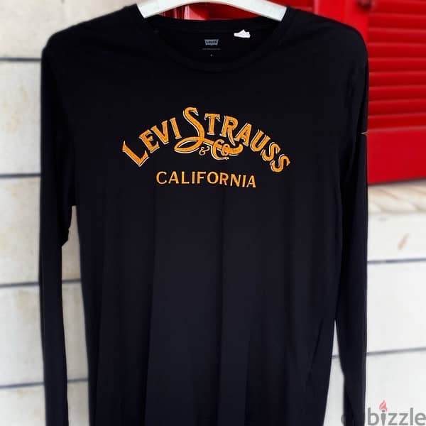 LEVI’s Black Long Sleeve Shirt. 1