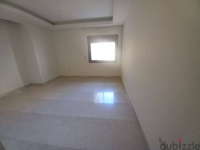 Hot Deal in Jnah Spinney's. Huge apartment. New 2