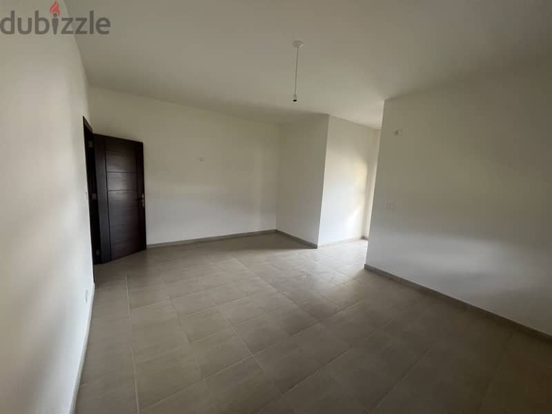 RWB104SK - Well maintained apartment for sale in kfarhata, Zgharta. 4