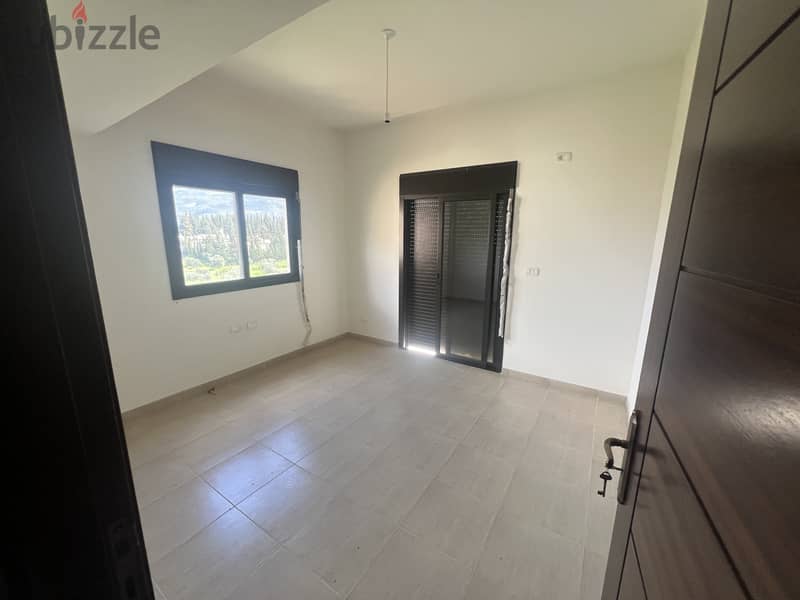RWB104SK - Well maintained apartment for sale in kfarhata, Zgharta. 5