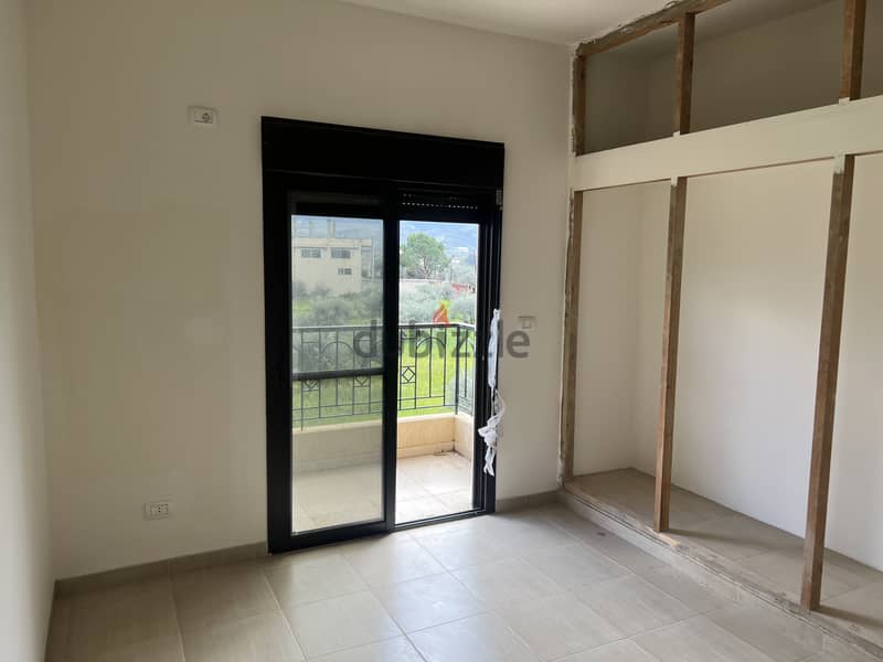RWB104SK - Well maintained apartment for sale in kfarhata, Zgharta. 6