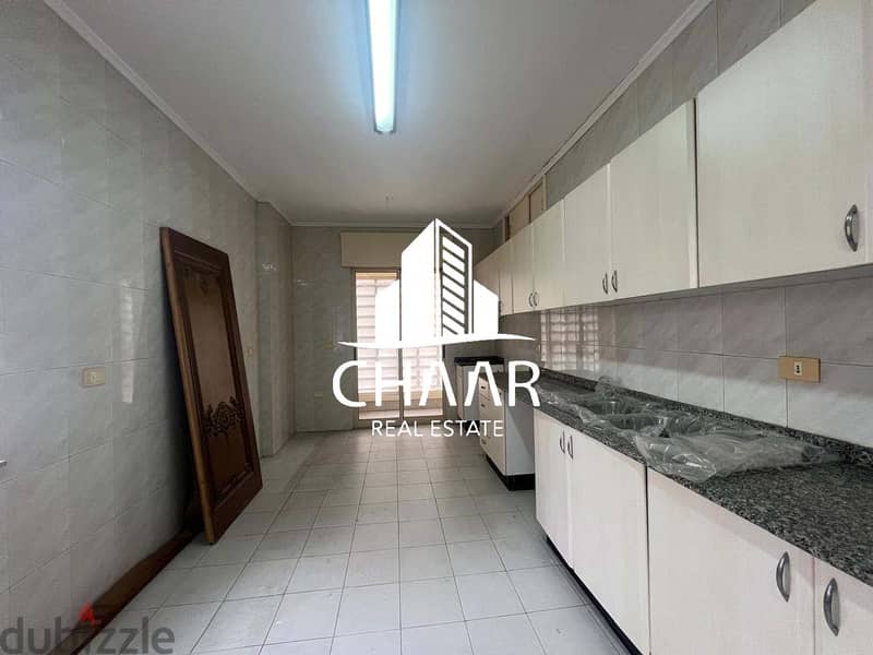R1784 Immense Apartment for Sale in Tallet Khayyat 10