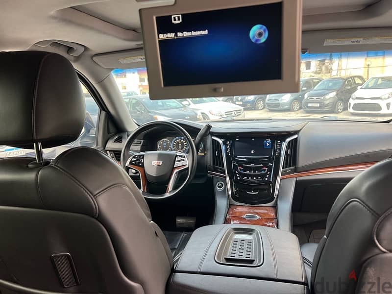 Cadillac Escalade Premium Jay Motors 03130170 8