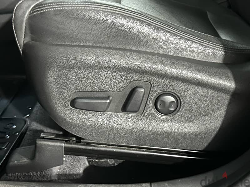 HYUNDAI TUCSON LIMITED CLEAN CAR FAX 4WD 3