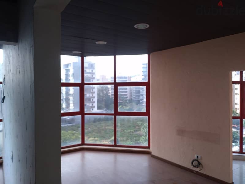 Office in commercial center in Zalka for saleمكتب في المركز التجاري 1