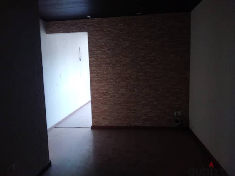 Office in commercial center in Zalka for saleمكتب في المركز التجاري 5