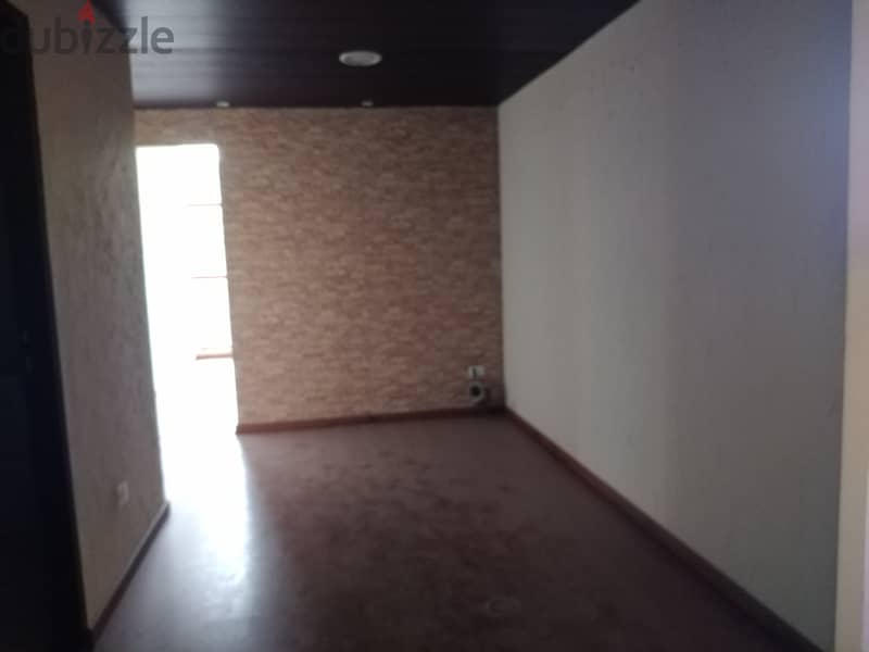 Office in commercial center in Zalka for saleمكتب في المركز التجاري 6