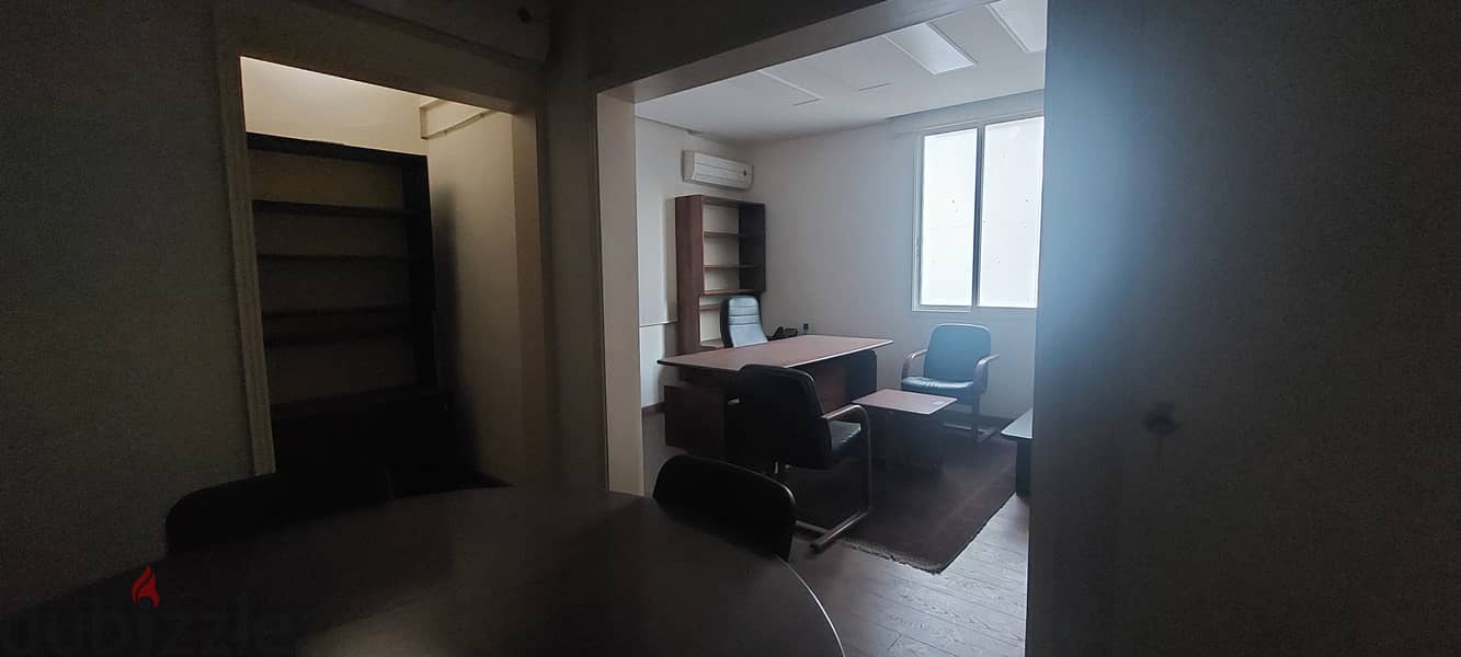 Office for rent in Furn El Chebbak Aadliyeh مكتب للإيجار في فرن الشباك 5