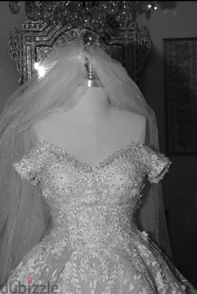 A Stunning Signature Lightweight Wedding Dress 1