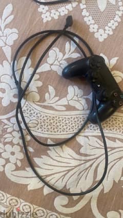used ps4 not slim (used in very good condition)