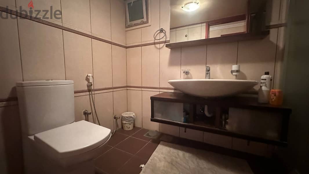 Spacious apartment for sale in Ain al-tinehشقة واسعة للبيع 11
