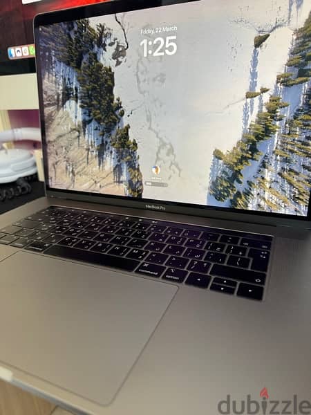 MacBook Pro 15-inch, 2018 Touchbar space gray 0