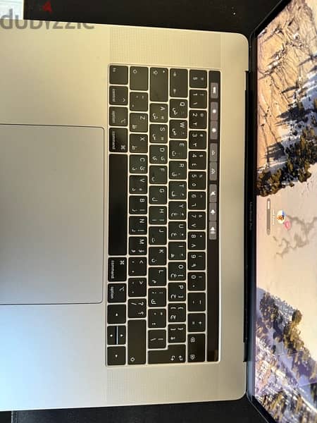 MacBook Pro 15-inch, 2018 Touchbar space gray 1