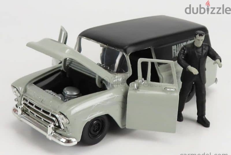 Chevy Suburban '57 (With Frankenstein figure) diecast car model 1;24 4