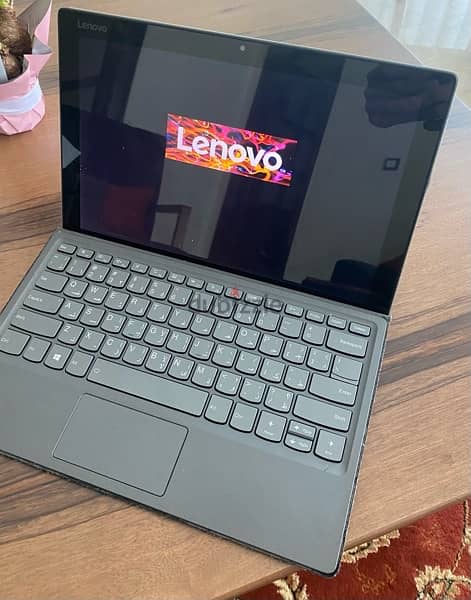 Lenovo Miix520 cori3 7th Gen with Lenovo pen 2