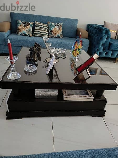 living room table with 4 drawers 2