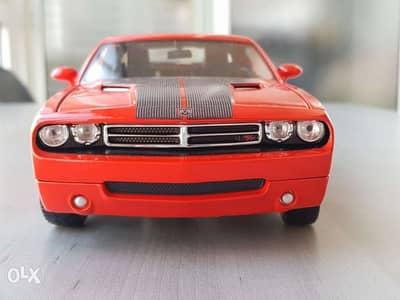 1/18 Maisto Dodge Challenger Diecast model car