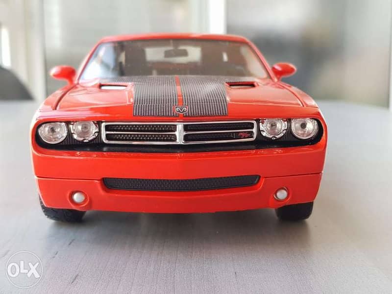 1/18 Maisto Dodge Challenger Diecast model car 0