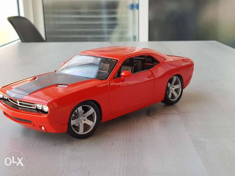 1/18 Maisto Dodge Challenger Diecast model car 1