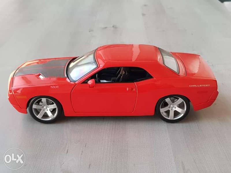 1/18 Maisto Dodge Challenger Diecast model car 2