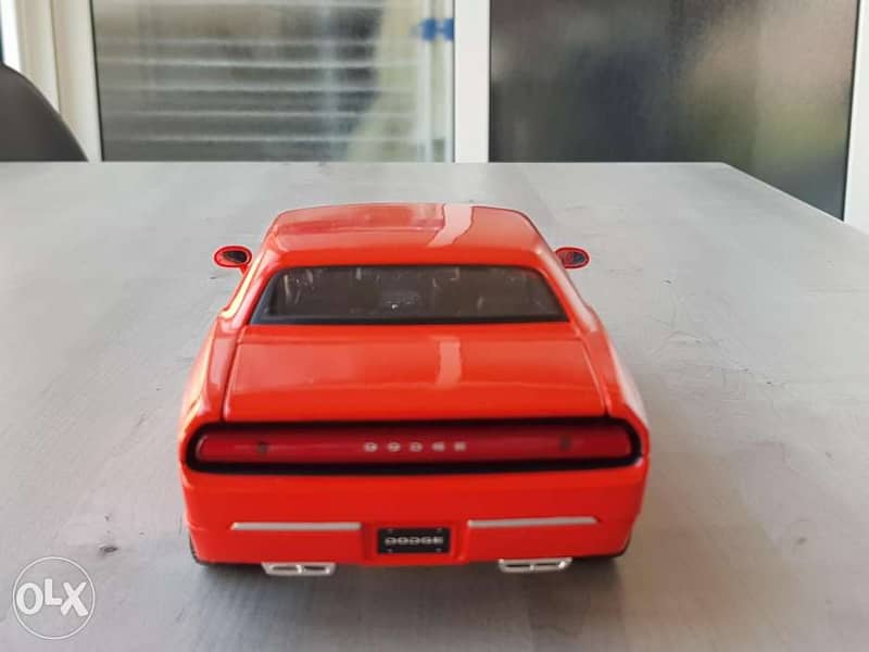 1/18 Maisto Dodge Challenger Diecast model car 3