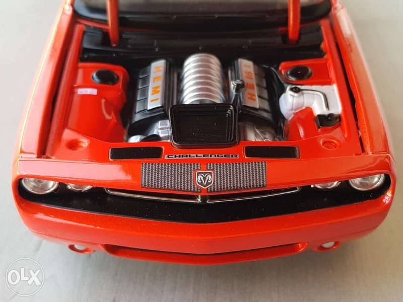 1/18 Maisto Dodge Challenger Diecast model car 4