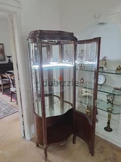 Vitrine 180*60 with light, in excellent condition.