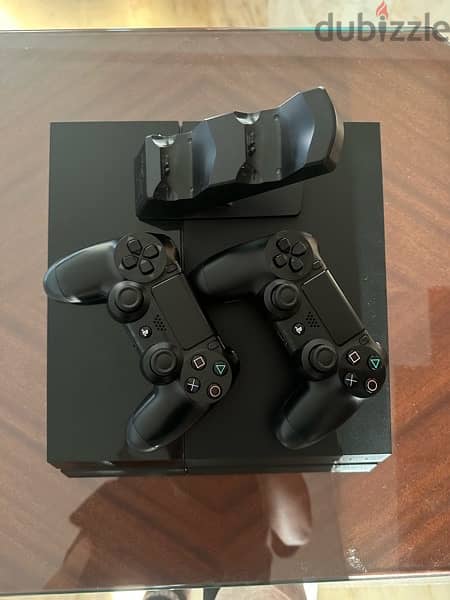 Play Station 4 used VERY GOOD CONDITION 1