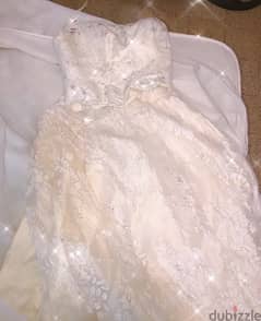Luxurious wedding dresses from Pronuptia for sale for excellent price 0