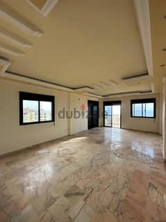 شقة مميزة بإطلالة بحرية للبيع في دوحة الحص 0