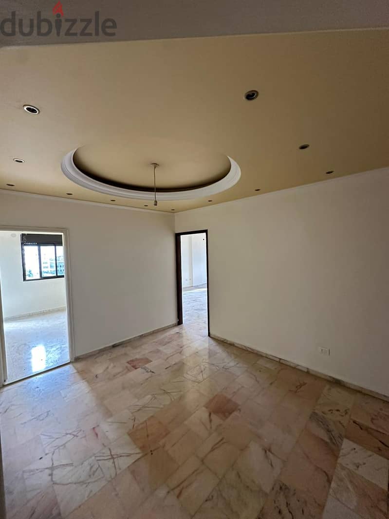 شقة مميزة بإطلالة بحرية للبيع في دوحة الحص 1