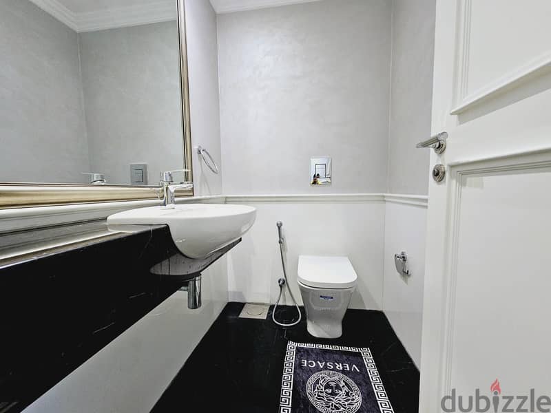 AH-HKL-202 Luxurious apartment in Downtown,Furnished,Gym, Pool & Prime 5