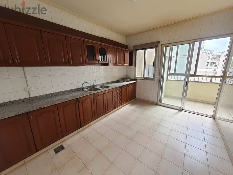 Apartment for sale in Mazraa, Beirutشقة للبيع في المزرعة، بيروت 3