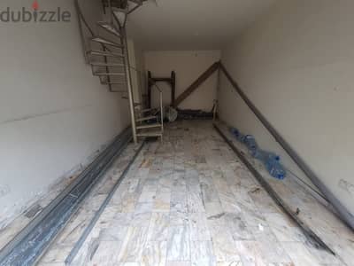 Shop for sale in Mazraa, Beirutمحل للبيع في المزرعة، بيروت