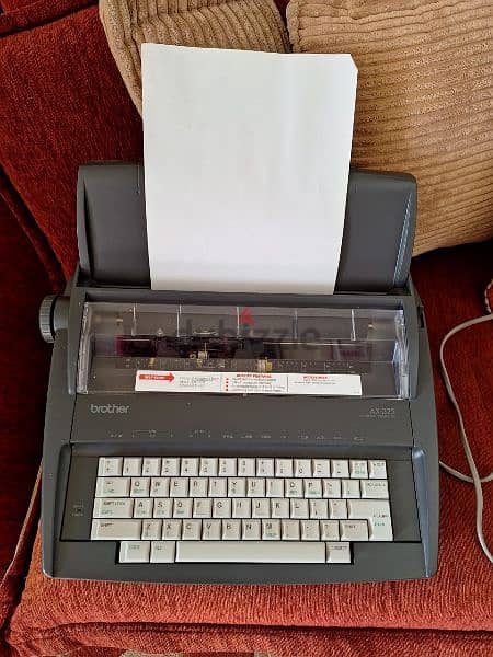 Brother AX-325 Electronic Typewriter. 2