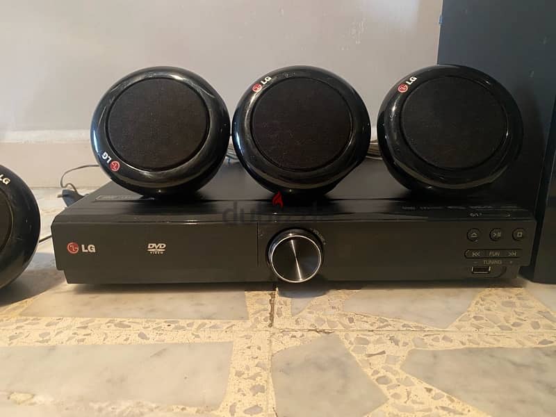 LG Home Theater Surroundsystem 1