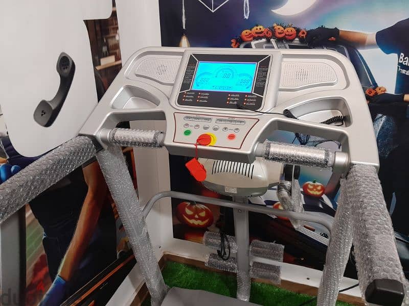 Full options treadmill 2.75hp ,automatic incline, vibration massage 4