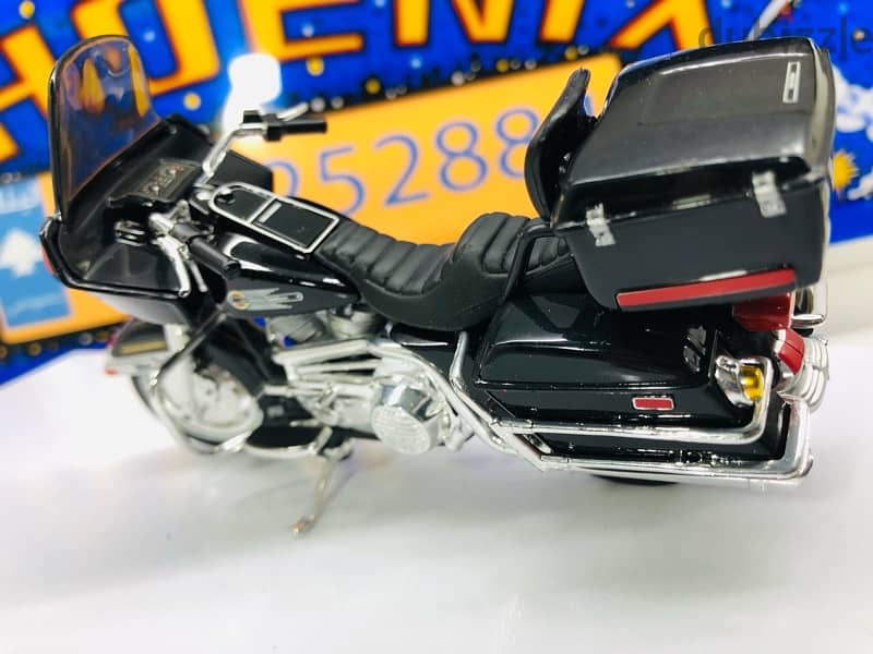 1/18 diecast Harley Davidson 80 FLT Tour Glide (Series #19) 6