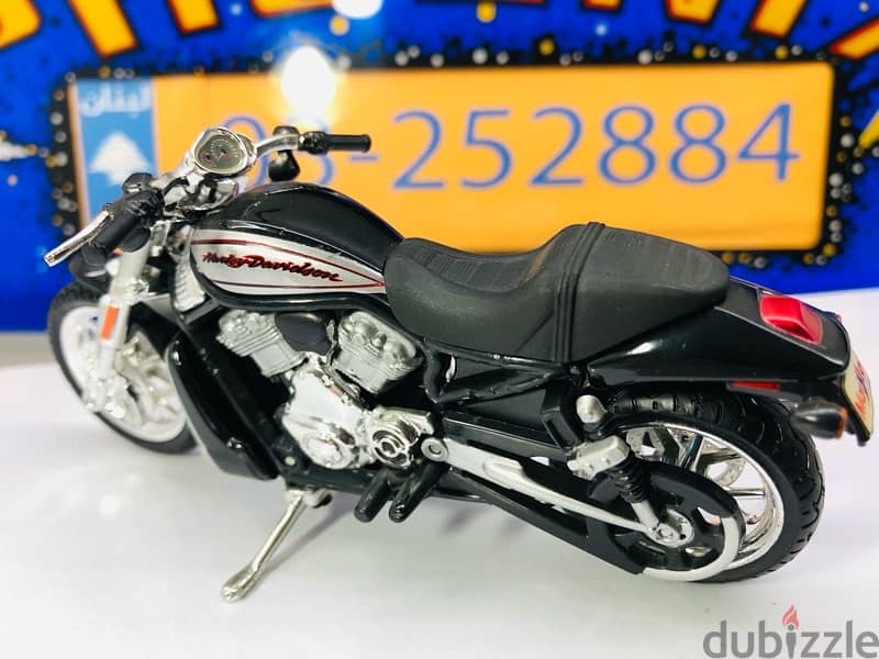 1/18 diecast Harley Davidson VRSCR Street Rod 2006 (Series #21) 1