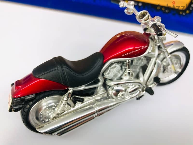 1/18 diecast Harley Davidson VRSCA  Rod-V 2004 (Series #18) 3