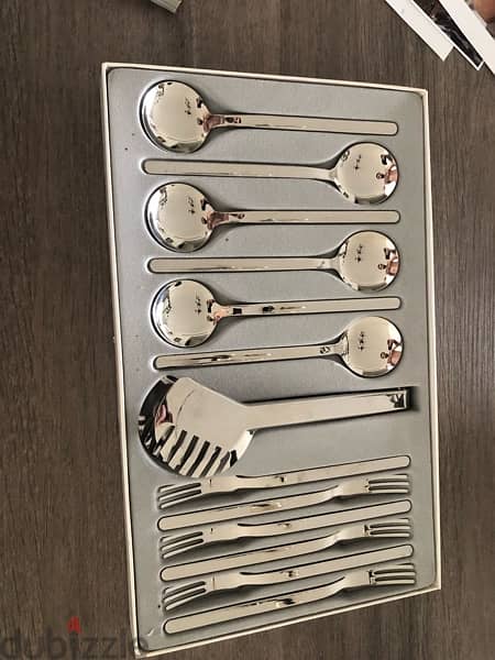 2 sets of cutlery 4