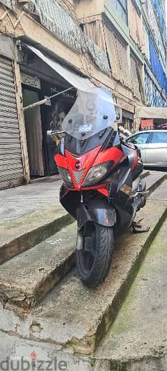 Aprilia srmax 300 motorcycle 0