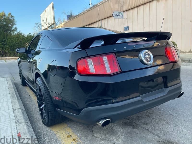 Ford mustang low mileage clean tittle 4