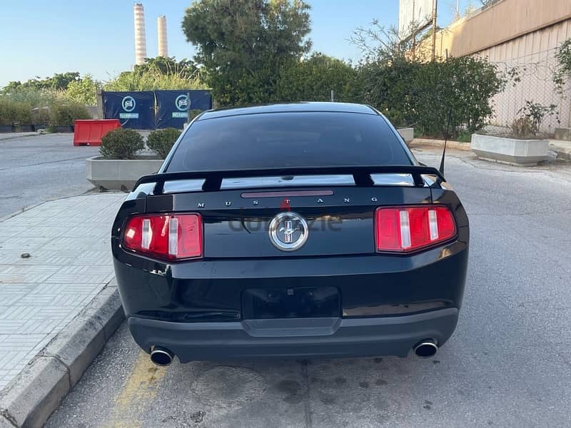 Ford mustang low mileage clean tittle 5